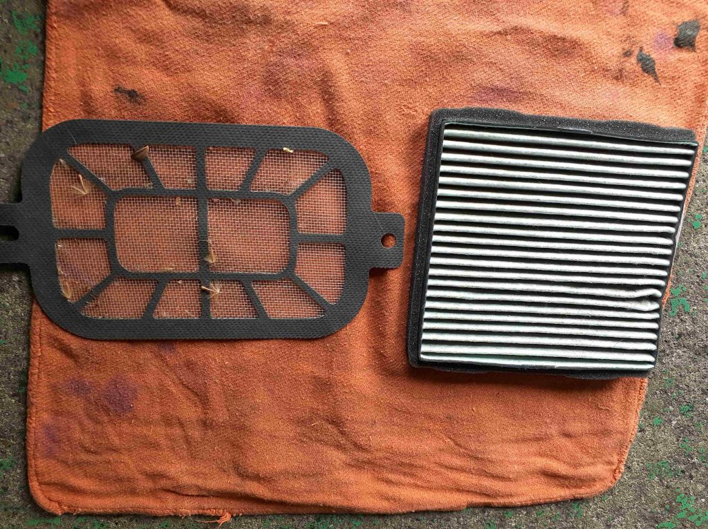 ND ロードスター エアコンフィルター交換 – KTS オンラインショップ